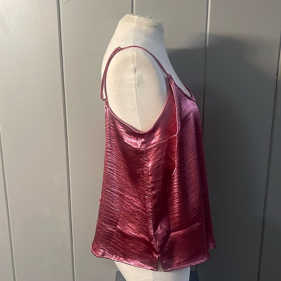 Old Navy Metallic Pink Shimmer Shiny Tank Top Camisole Blouse Womens Size Xlarge - Picture 3 of 5